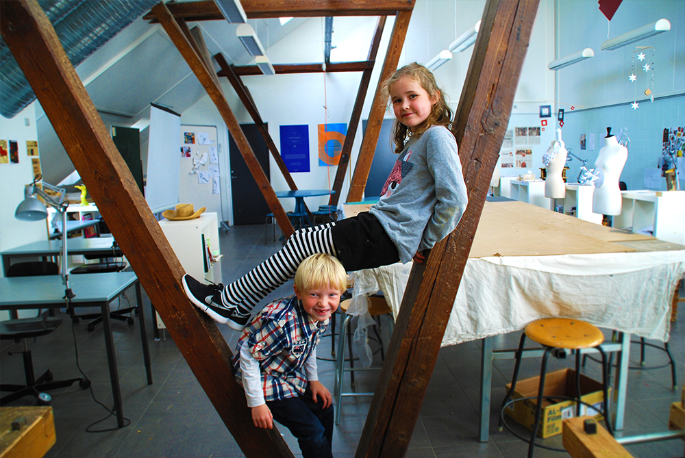 Friskolen Glasværket er en fri grundskole med fokus på håndværk og design.